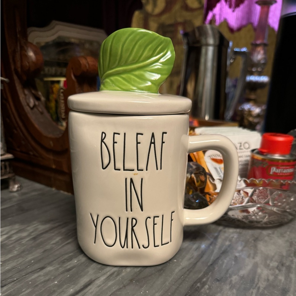 Rae Dunn tea mug with leaf lid
